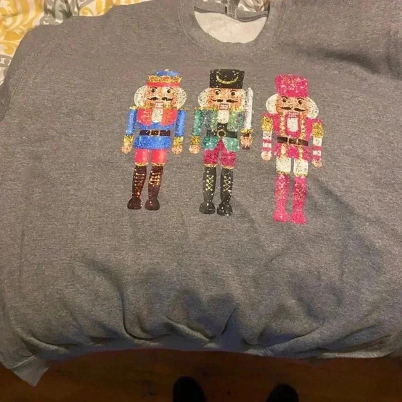 Sweat‎ shirt - Picture 1 of 2